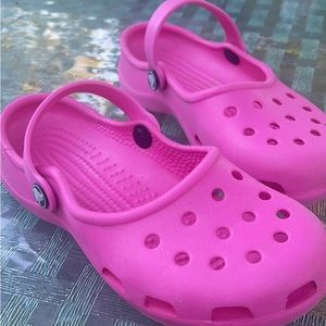 Crocs-ladies size 6, hot pink